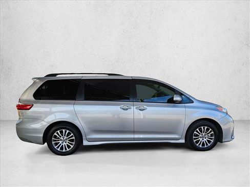Used 2020 Toyota Sienna XLE FWD image 4
