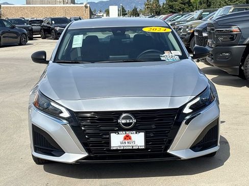 Used 2024 Nissan Altima 2.5 SV image 8