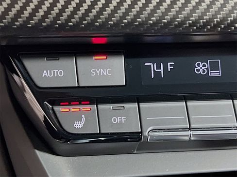 Used 2022 Audi e-tron GT Premium Plus image 18