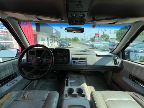 Used 1994 GMC Suburban 2500 image 19