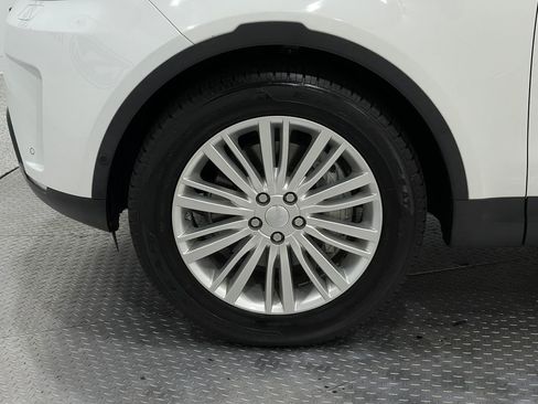 Used 2018 Land Rover Discovery HSE image 38
