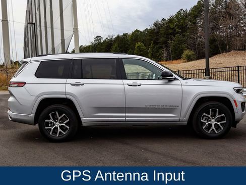 Used 2022 Jeep Grand Cherokee L Overland w/ Advanced Protech Group III image 9