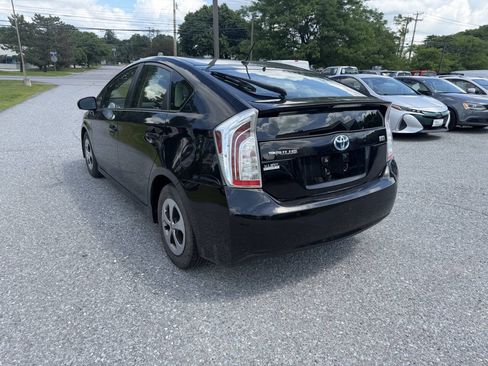 Used 2014 Toyota Prius Two FWD image 3