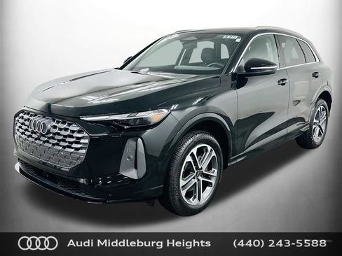 Certified 2025 Audi Q5 Premium w/ Convenience Package AWD/4WD image 3