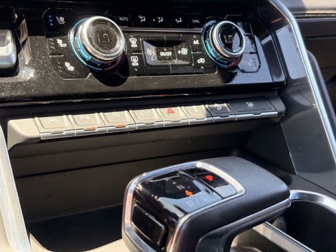 Used 2022 GMC Sierra 1500 Denali Ultimate AWD/4WD image 24