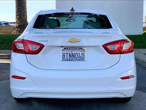 Used 2017 Chevrolet Cruze LS image 4