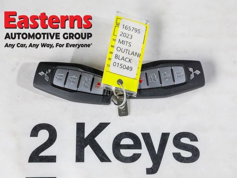 Used 2023 Mitsubishi Outlander SE image 25