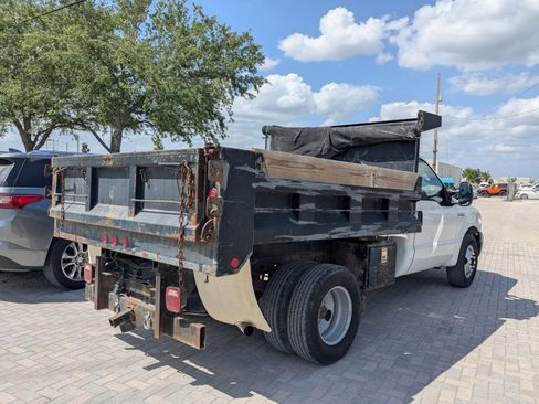 Used 2005 Ford F350 XL image 3