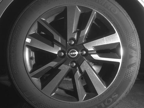 Used 2025 Nissan Versa SV image 14