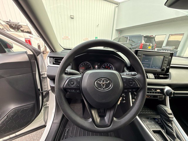 Used 2021 Toyota RAV4 LE FWD image 11