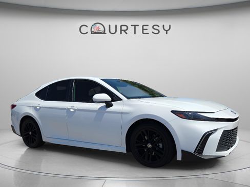 Certified 2025 Toyota Camry SE w/ Convenience Package FWD image 7