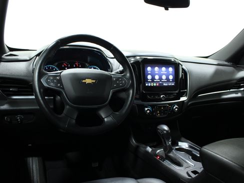 Used 2022 Chevrolet Traverse LT FWD image 2