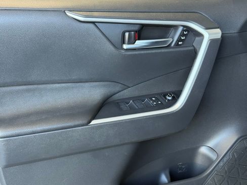 Used 2023 Toyota RAV4 XLE Premium image 22