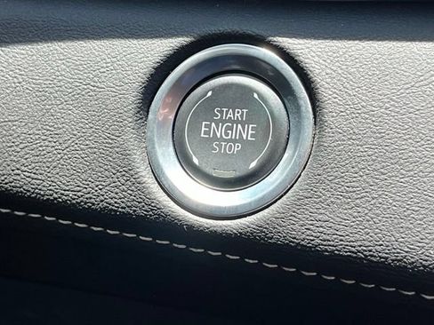 Used 2024 Cadillac Escalade ESV Luxury RWD image 18
