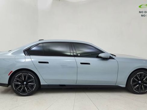 Used 2024 BMW 740i xDrive w/ Premium Package image 6