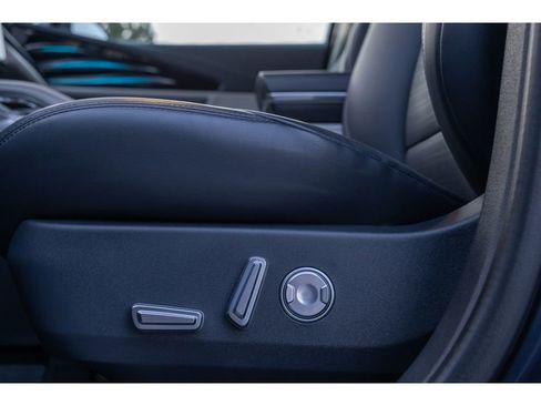 Used 2024 Lincoln Nautilus Reserve image 16