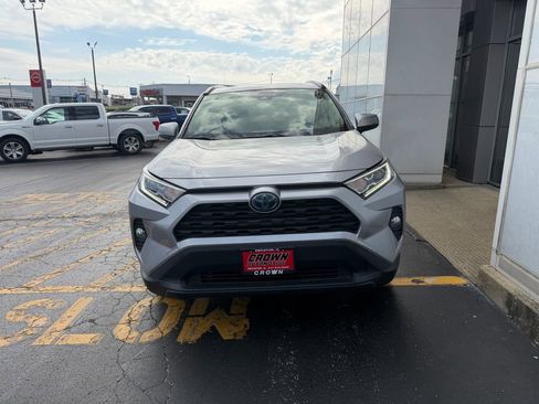 Used 2020 Toyota RAV4 XLE w/ Convenience Package AWD/4WD image 2