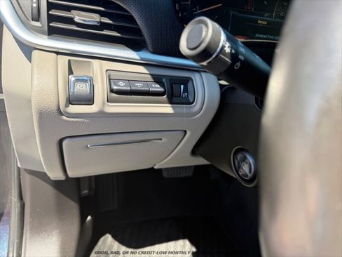 Used 2013 Cadillac XTS Premium FWD image 23