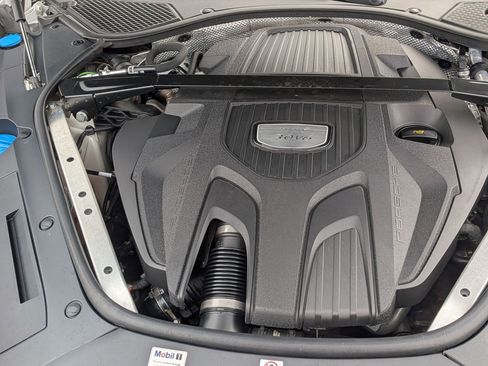 Used 2017 Porsche Panamera 4 image 40