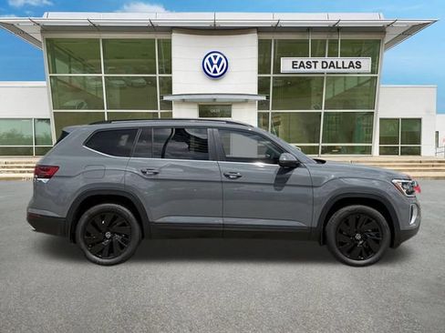 Used 2026 Volkswagen Atlas SE FWD image 2