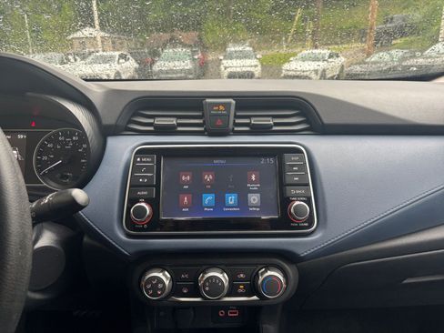 Used 2025 Nissan Versa SV FWD image 17