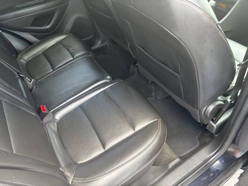 Used 2022 Chevrolet Trax LT w/ Premium Seat Package AWD/4WD image 14