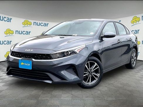 Used 2023 Kia Forte LXS w/ LXS Technology Package FWD image 3