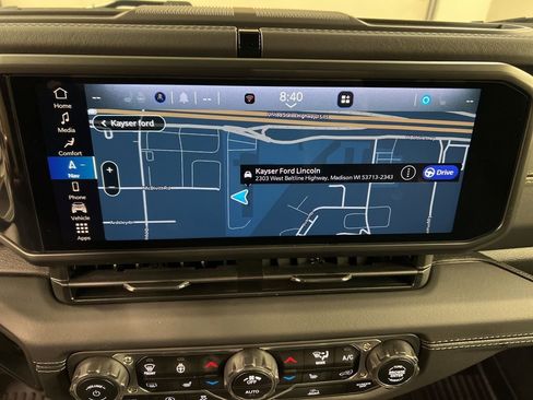 Used 2025 Jeep Wrangler Sahara image 11