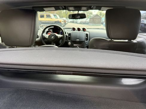 Used 2009 Nissan 370Z Touring image 18