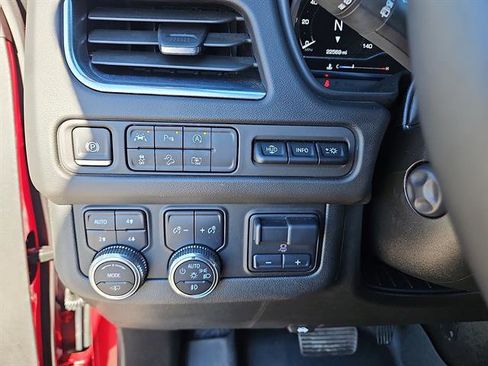 Used 2024 GMC Yukon AT4 w/ AT4 Premium Plus Package image 18