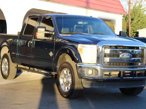Used 2011 Ford F250 Lariat w/ Lariat Ultimate Pkg image 2