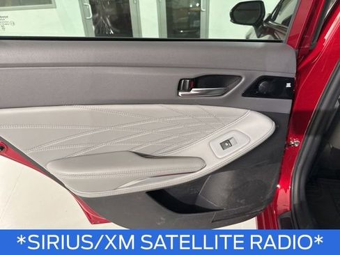 Used 2021 Toyota Avalon Limited image 17