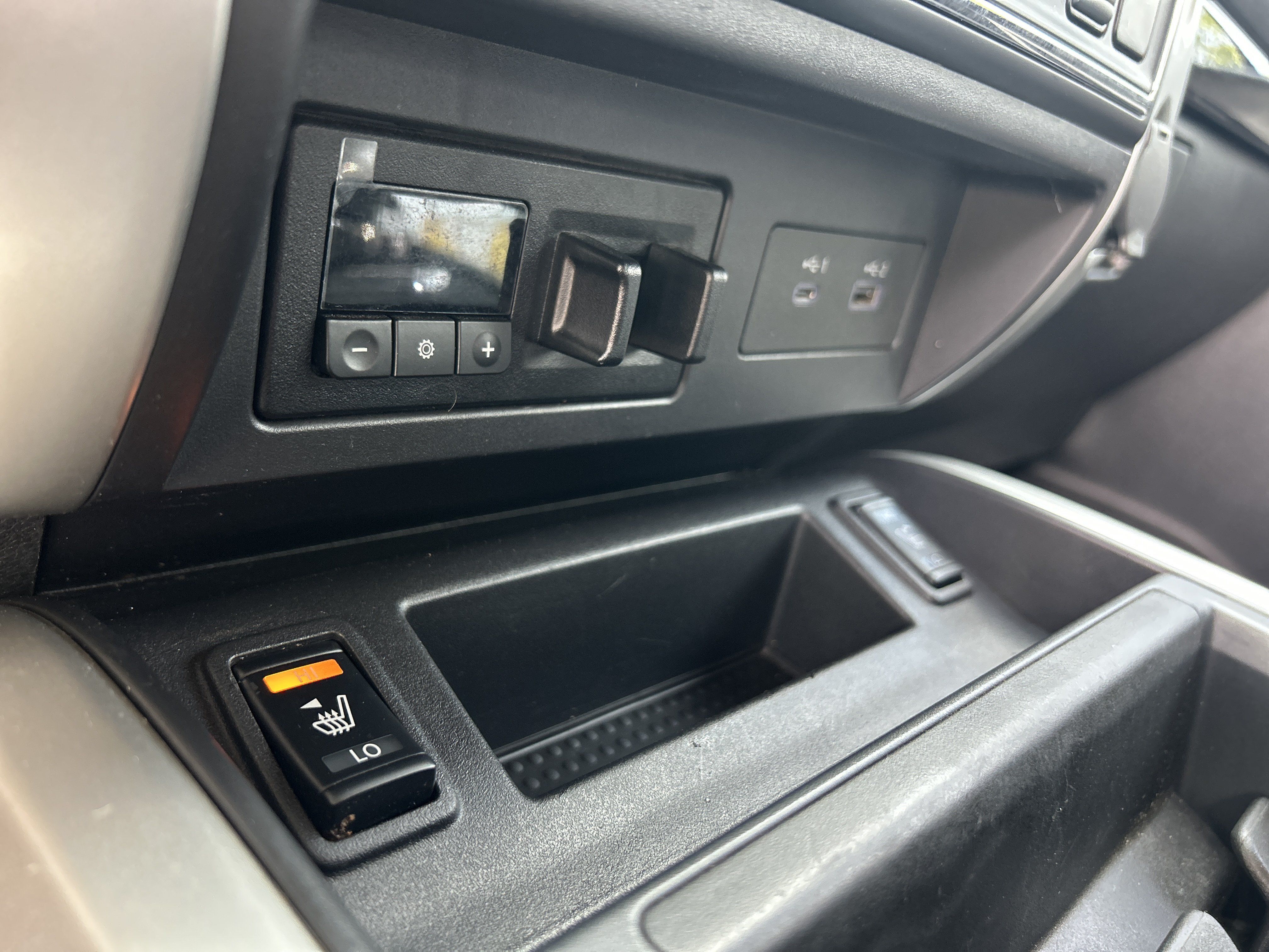 Used 2021 Nissan Titan SV w/ SV Convenience Package RWD image 25