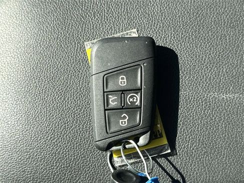 Used 2023 Volkswagen Tiguan SEL R-Line image 35