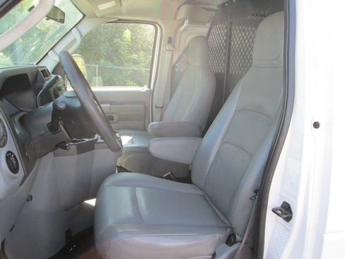 Used 2014 Ford E-250 and Econoline 250 image 11