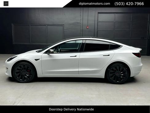 Used 2022 Tesla Model 3 Performance image 3