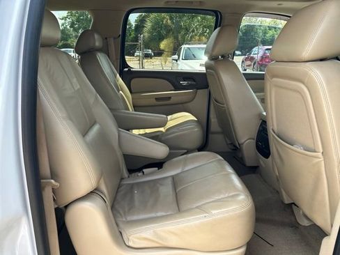 Used 2010 Chevrolet Suburban LT RWD image 14