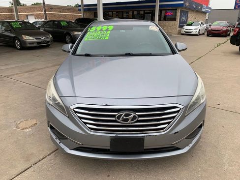 Used 2016 Hyundai Sonata SE FWD image 2