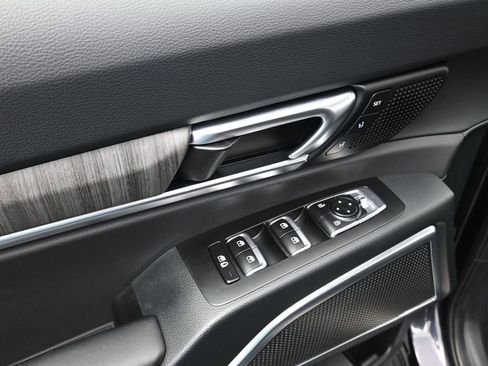 Used 2025 Kia Telluride SX w/ SX Captain's Chair Package image 18