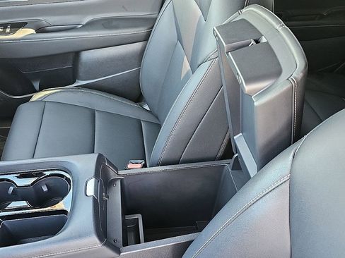 Used 2025 Nissan Murano SV image 31