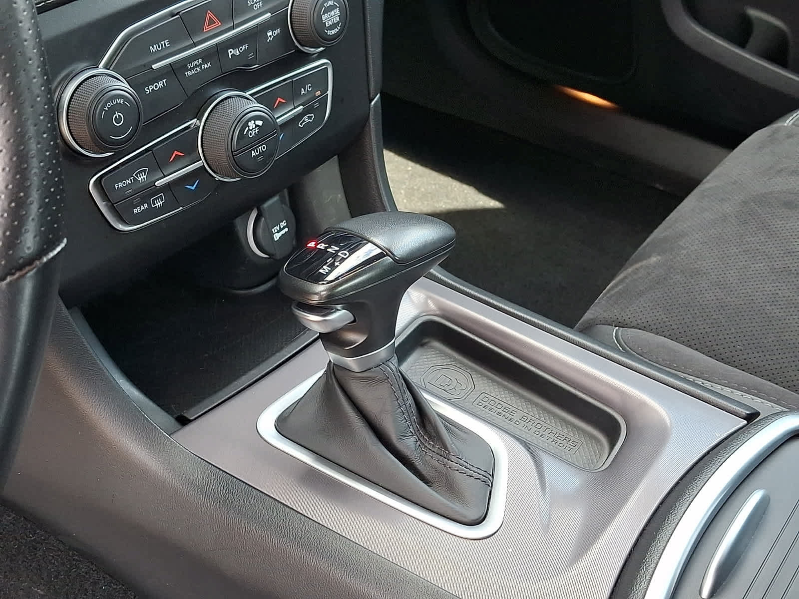 Used 2023 Dodge Charger R/T w/ Plus Group RWD image 17