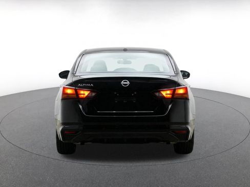 Used 2025 Nissan Altima 2.5 SV FWD image 8