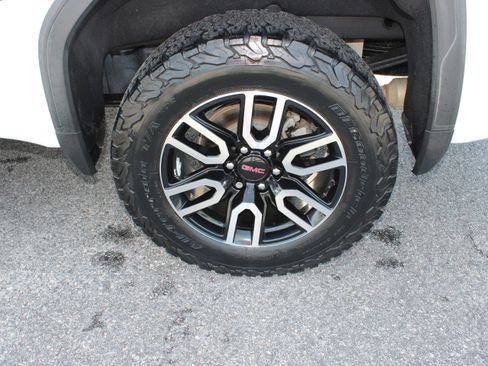 Used 2021 GMC Sierra 1500 AT4 w/ AT4 Premium Package AWD/4WD image 12