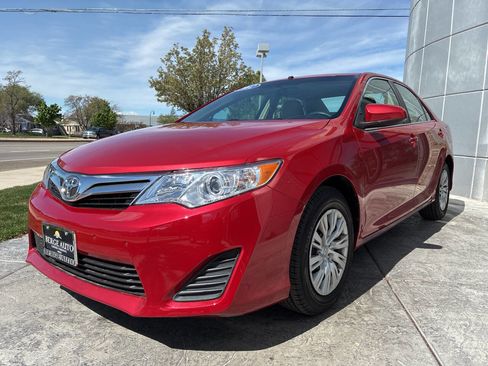 Used 2012 Toyota Camry LE image 3