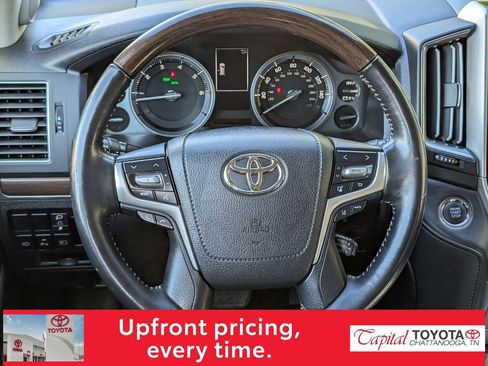 Used 2020 Toyota Land Cruiser image 13