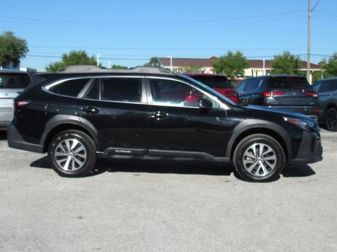 Used 2023 Subaru Outback Premium AWD/4WD image 2