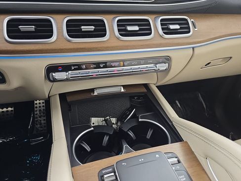 Used 2023 Mercedes-Benz GLS 450 4MATIC image 28