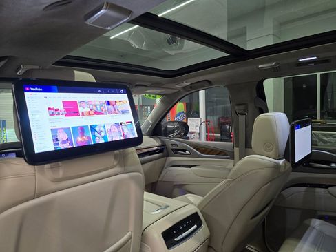 Used 2023 Cadillac Escalade Sport Platinum AWD/4WD image 35