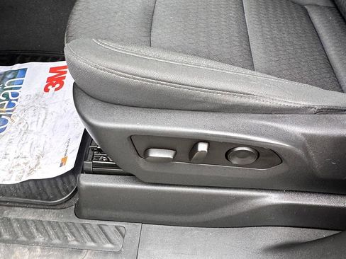 Used 2023 Chevrolet Silverado 1500 Custom image 12