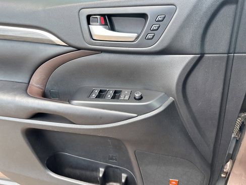 Used 2019 Toyota Highlander Limited image 13